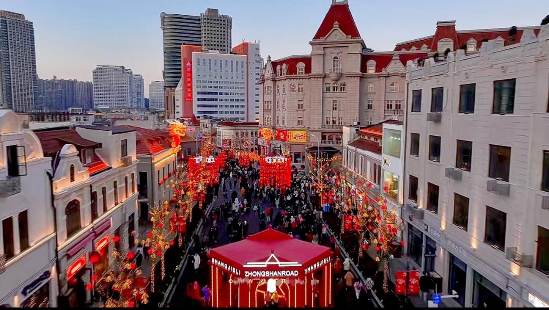 Hua Qi Kaiserdom Hotel Zhongshan Road St Michael'S Cathedral And Zhanqiao Pier Qingdao Exterior photo