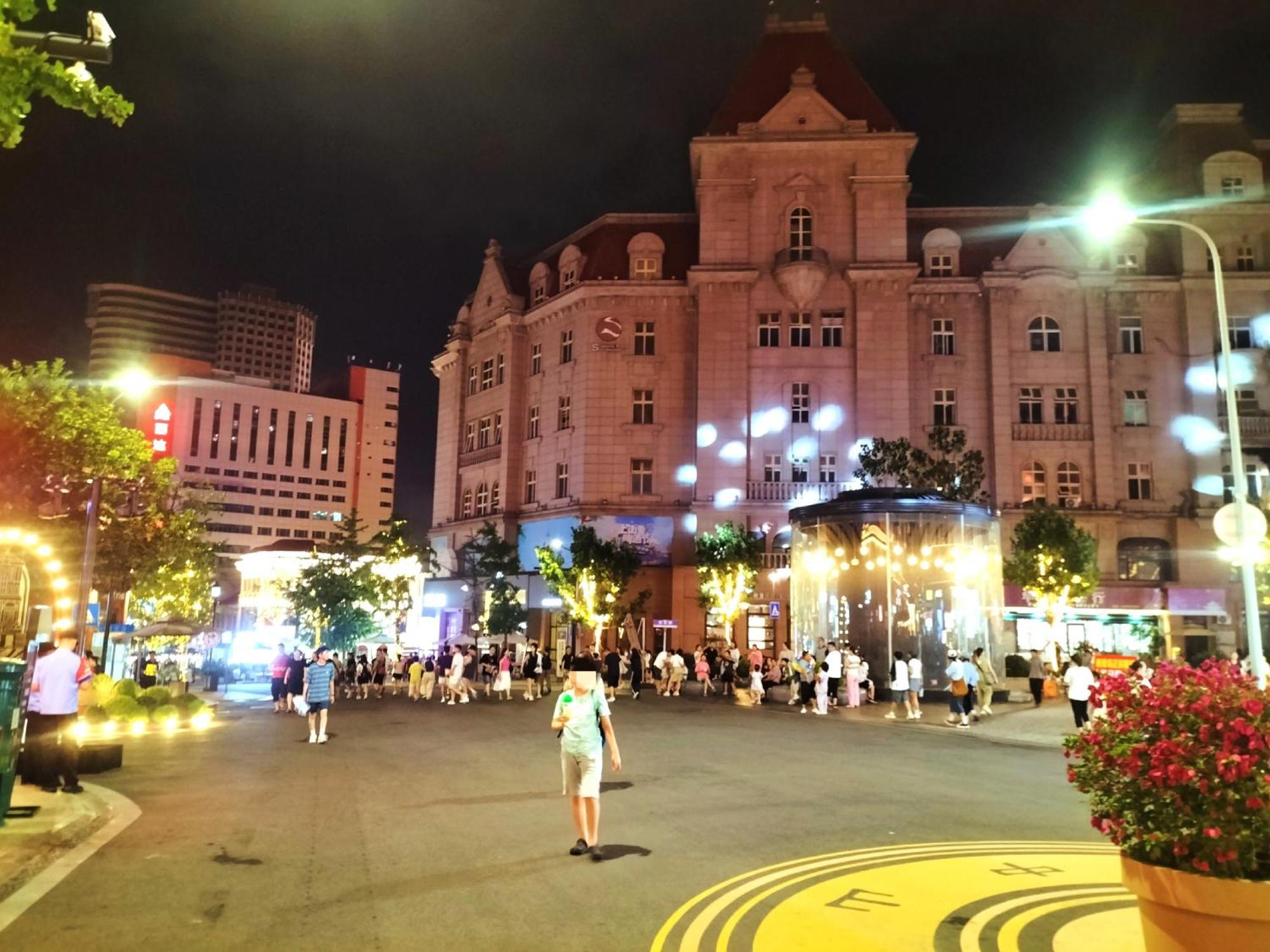 Hua Qi Kaiserdom Hotel Zhongshan Road St Michael'S Cathedral And Zhanqiao Pier Qingdao Exterior photo